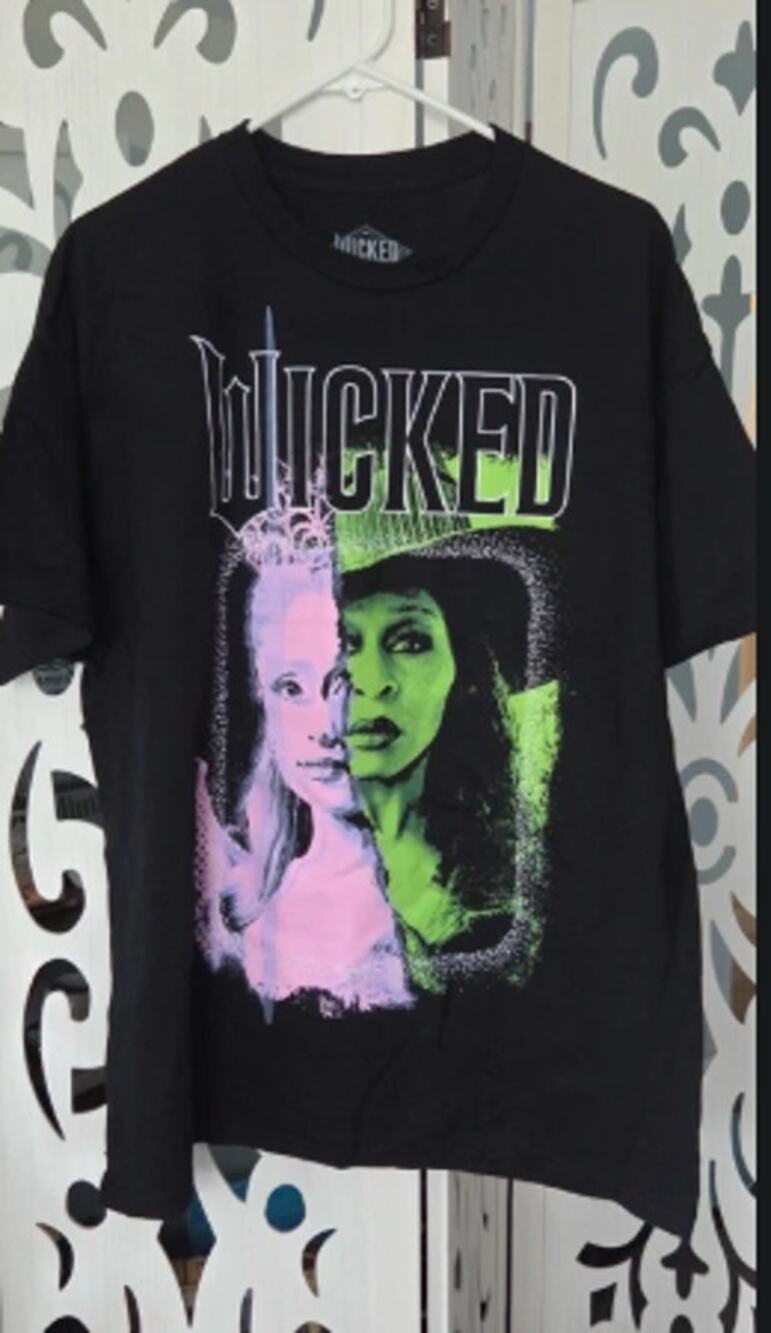 Wicked Movie Shirt XL nwot Elphaba Glinda Graphic Tee Universal Studios Black